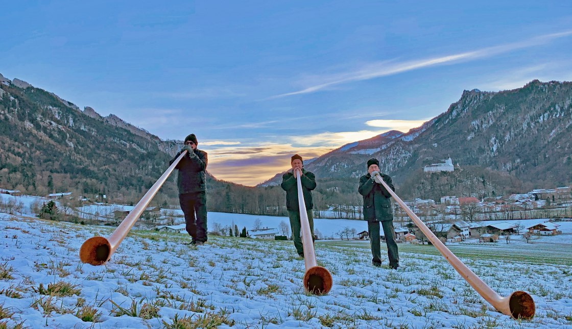 Aschauer Alphornbläser im Winter