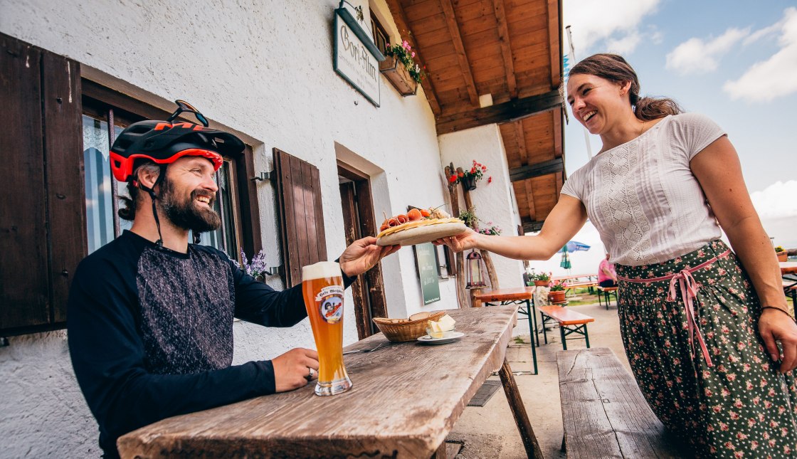 Brotzeit auf der Alm , © Christoph Bayer